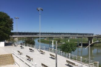 Puente internacional entre Eagle Pass y Piedras Negras