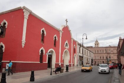 Calle Guadalupe Victoria en el centro de Saltillo, Coahuila