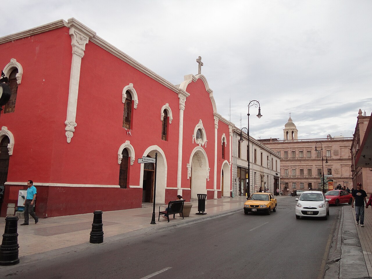 Calle Guadalupe Victoria en el centro de Saltillo, Coahuila