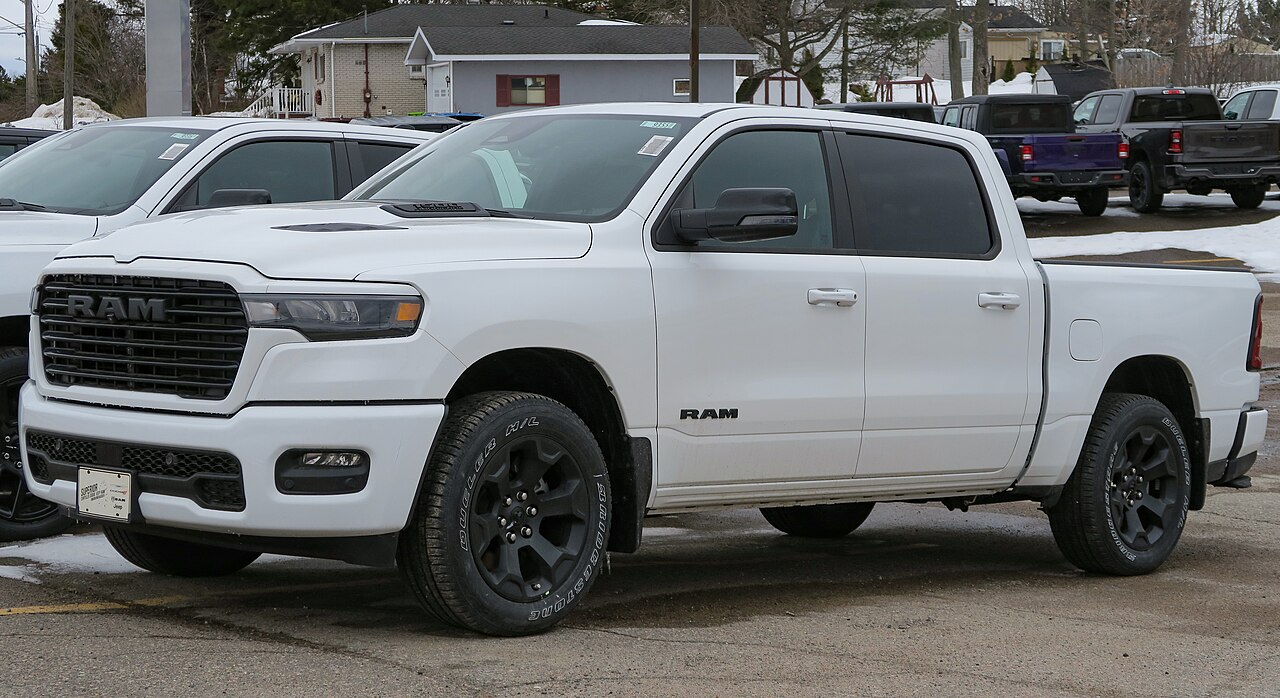 Camioneta Ram 1500 Sport 2026 en color blanco